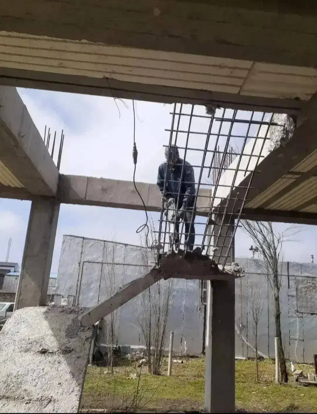 تخریب بتن کنی و سوراخکاری ،کارهای دژبر(استادکار)|خدمات پیشه و مهارت|تبریز, |دیوار