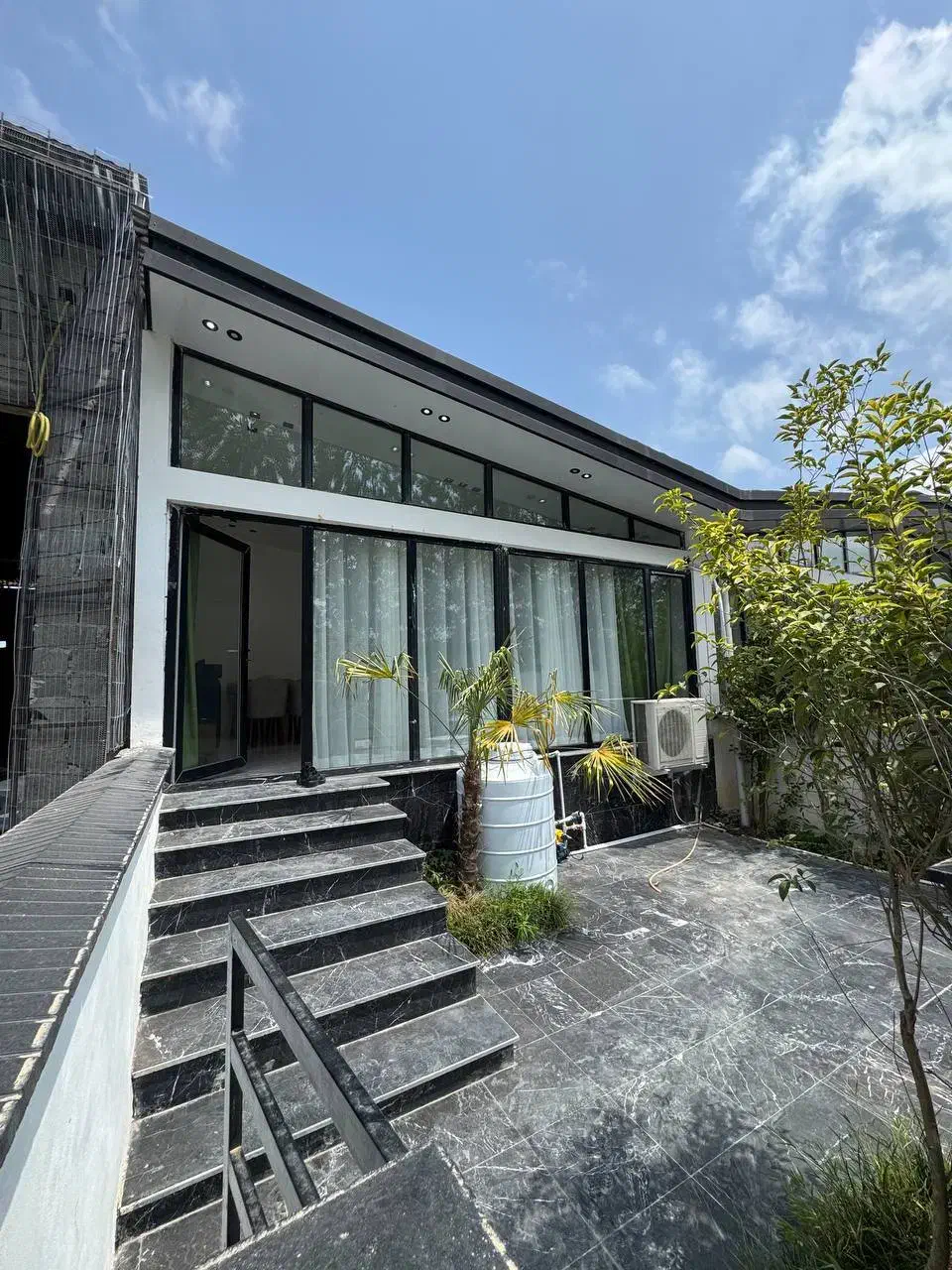 فول فرنیش ویلازیرقیمت ۲/۳۰۰به دلیل مهاجرت.مدارکدار|فروش خانه و ویلا|تهران, تهرانپارس جنوبی|دیوار