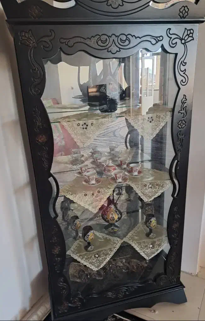 فروش مبلمان ۸ نفره،میز تلویزیون و ویترین.|میز تلویزیون|شهرکرد, |دیوار