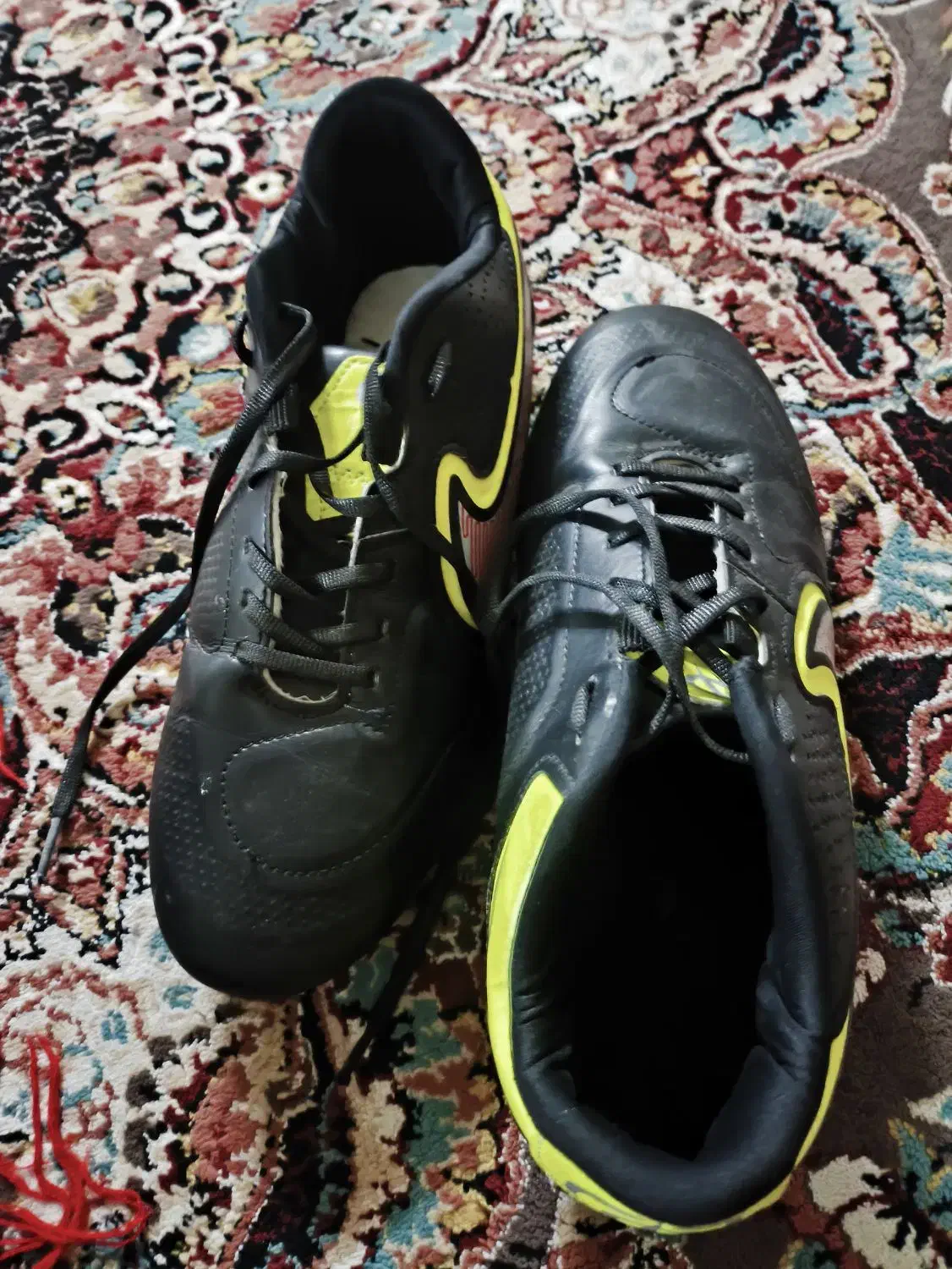 کفش زمین چمن|کیف، کفش، کمربند|قم, تعویض پلاک|دیوار