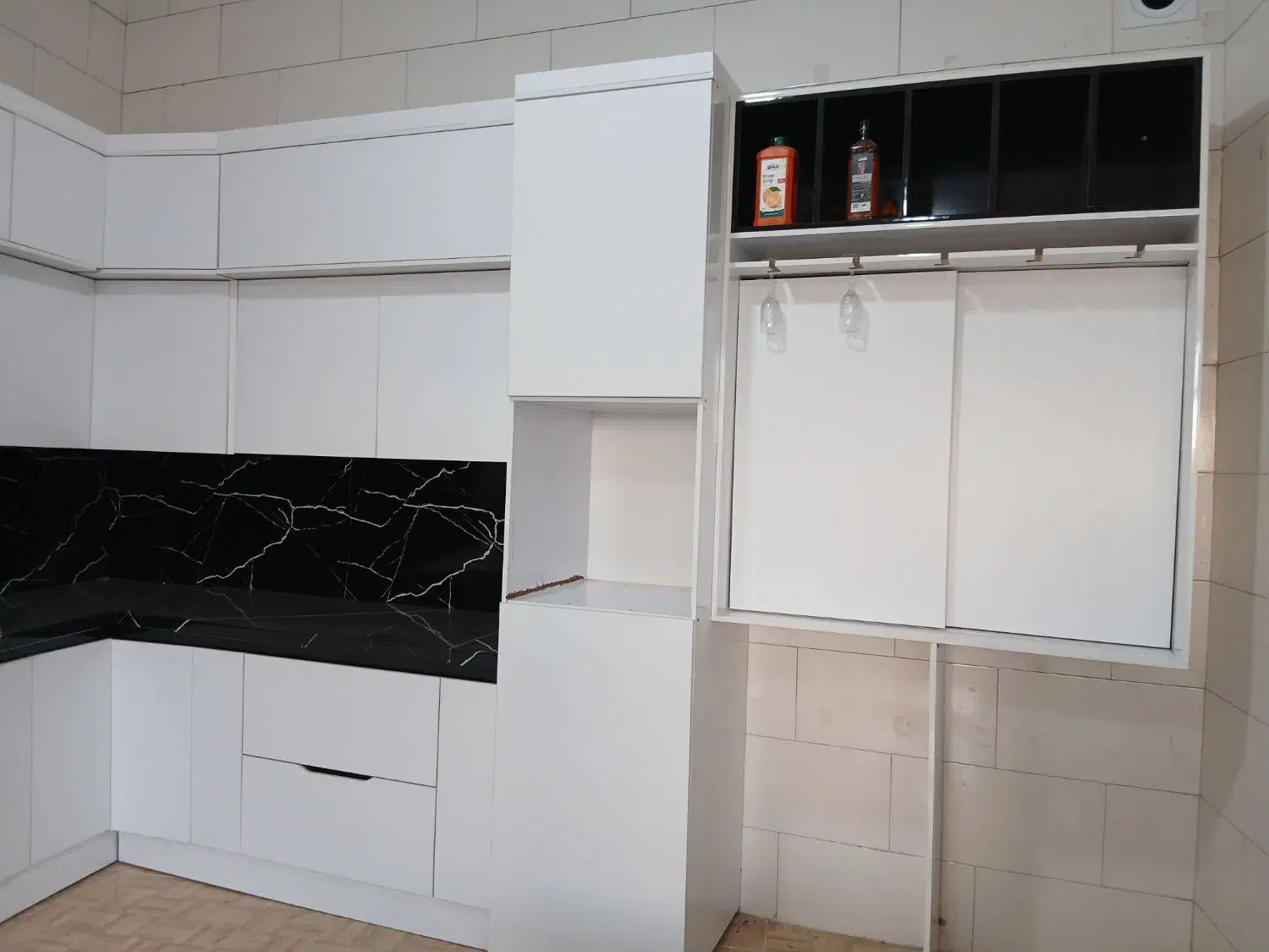 کابینت هایگلس،دکورنمایشگاهی|مصالح و تجهیزات ساختمان|میانه, |دیوار