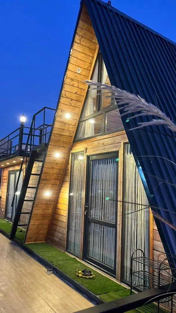 اجاره کلبه سویسی ساحلی لب دریا لب اب|اجارهٔ کوتاهمدت ویلا و باغ|رویان, |دیوار