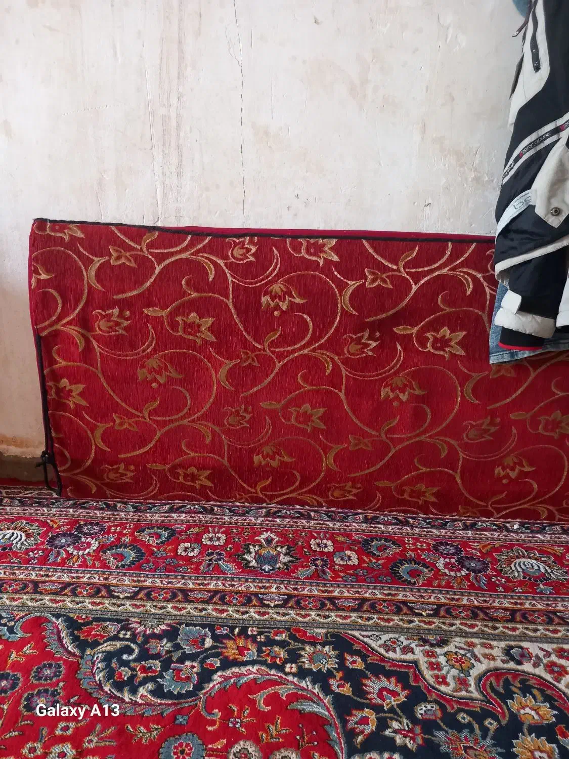 پشتی|پشتی|خرم‌آباد, |دیوار