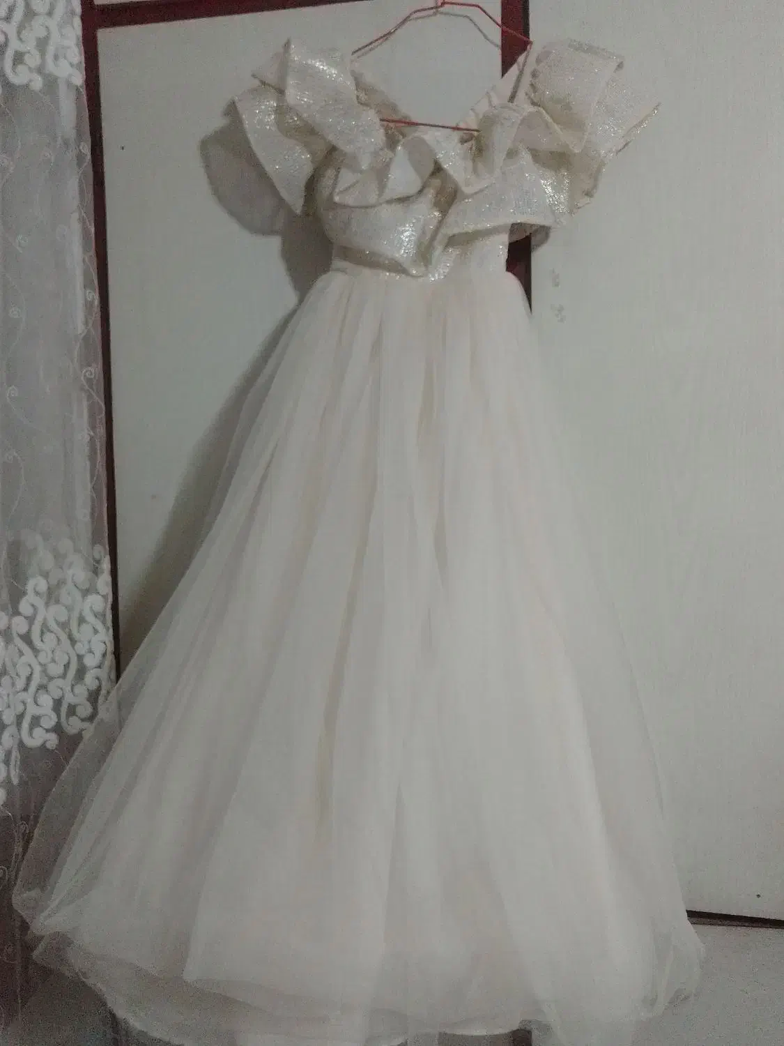 لباس مجلسی|لباس|سبزوار, بیهق شرقی|دیوار