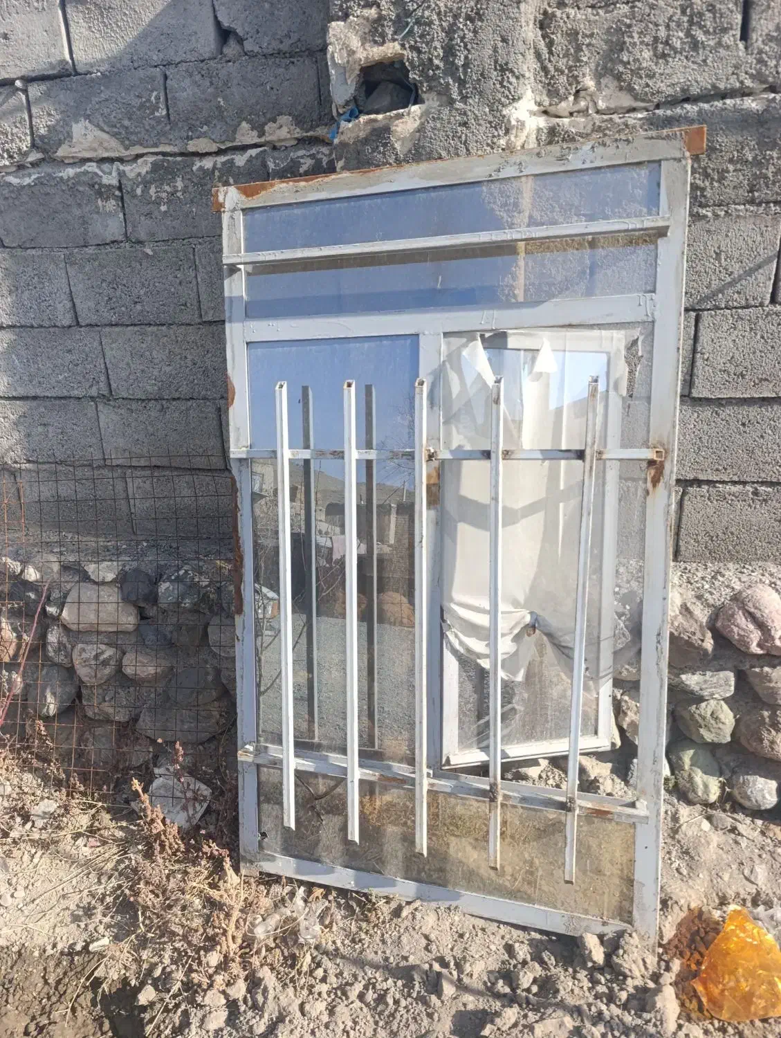 2عدد پنجره آهنی باشیشه های سالم|مصالح و تجهیزات ساختمان|قره قوین, |دیوار