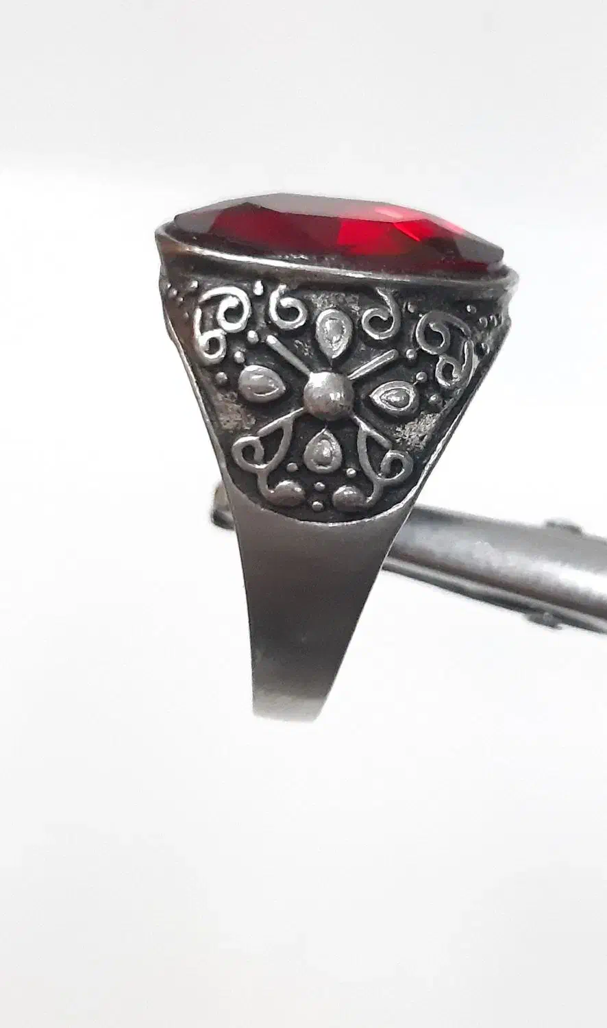 انگشتر نقره ای نگین سرخ براق|بدلیجات|عجب شیر, |دیوار