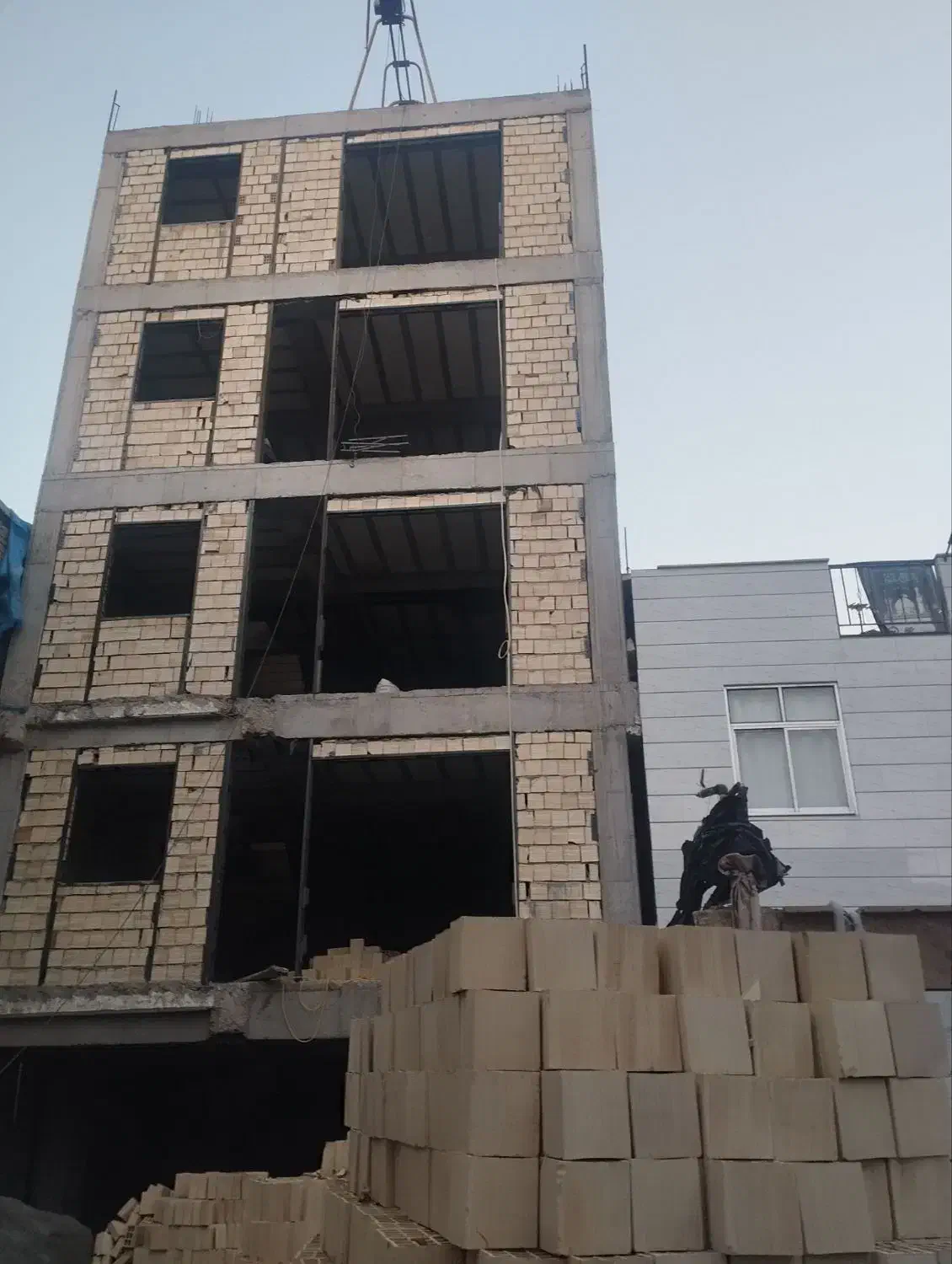 واحد ۱۰۷ متر۲خوابه طبقه دوم فازه یک کوچه سلطانیان|فروش آپارتمان|الوند, |دیوار