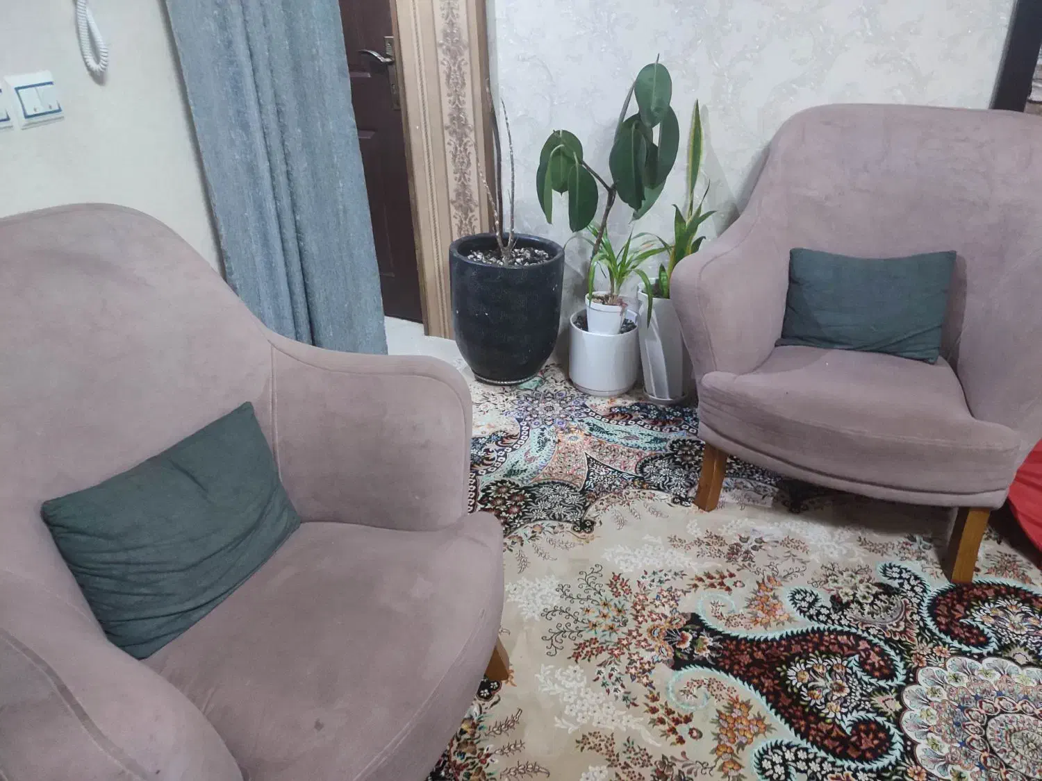 مبل|مبلمان خانگی و میز عسلی|گلبهار, شهر جدید گلبهار|دیوار