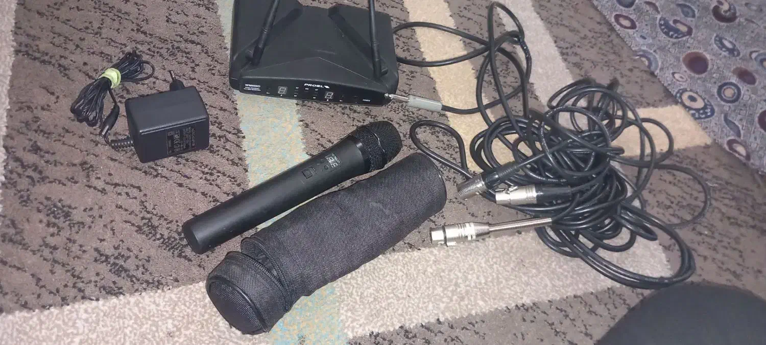 میکرفون|آلات موسیقی|همدان, |دیوار