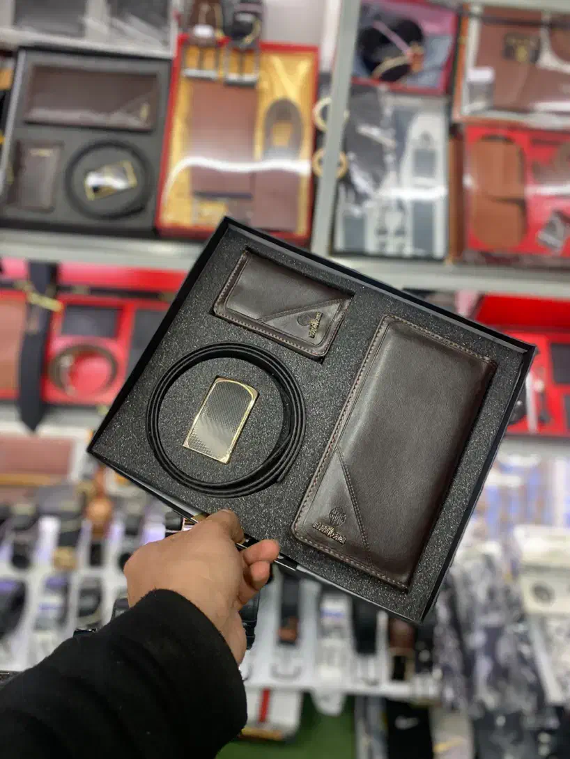 کادوی ولنتاین|کیف، کفش، کمربند|ارومیه, |دیوار