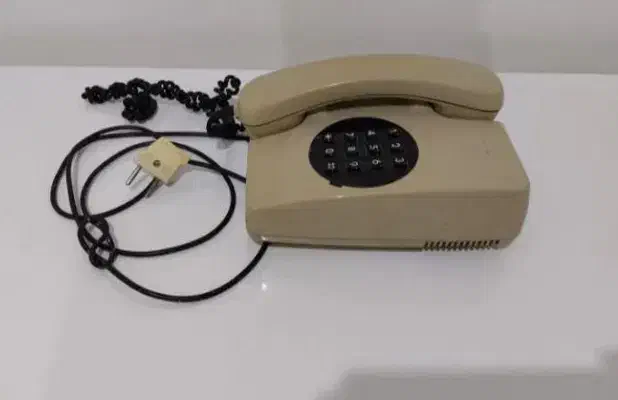 چند مدل تلفن کلکسیونی|کلکسیون اشیاء عتیقه|شهرکرد, |دیوار