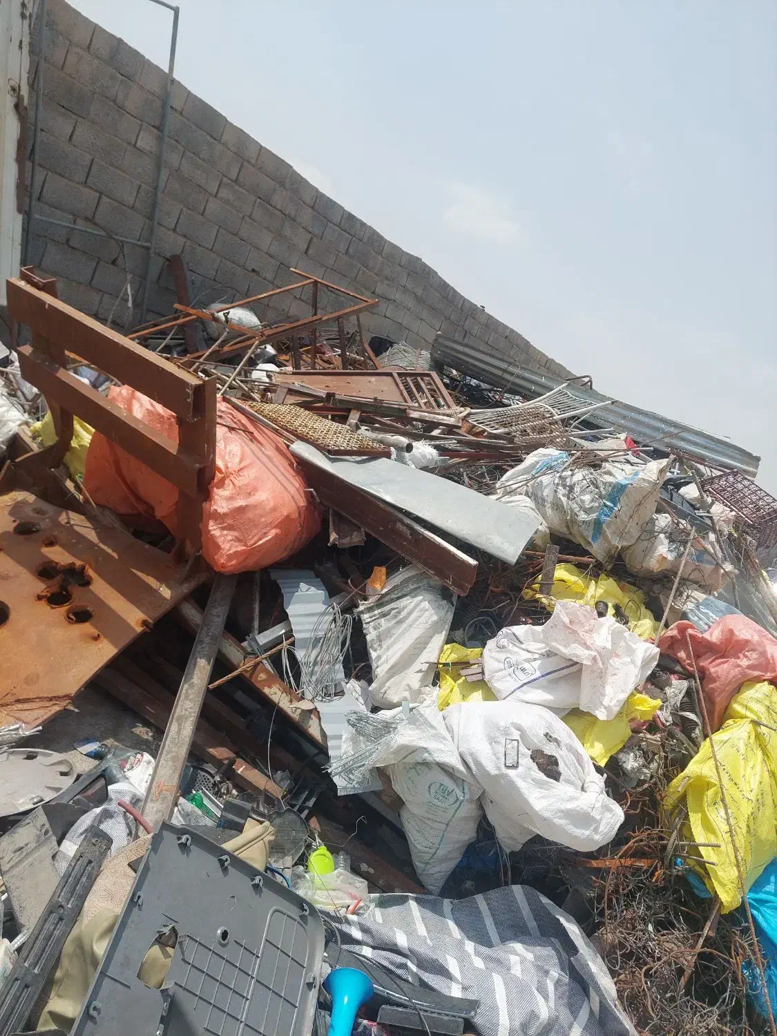 خریدوفروش ضایعات آهن آلات کابینت درپنجره وغیره|عمدهفروشی|مشهد, توس (بلوار توس)|دیوار