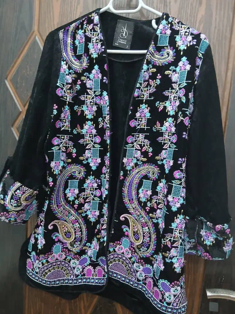 مانتو خیلی زیبا و نو  با قیمت خیلی مناسب|لباس|دوگنبدان, |دیوار