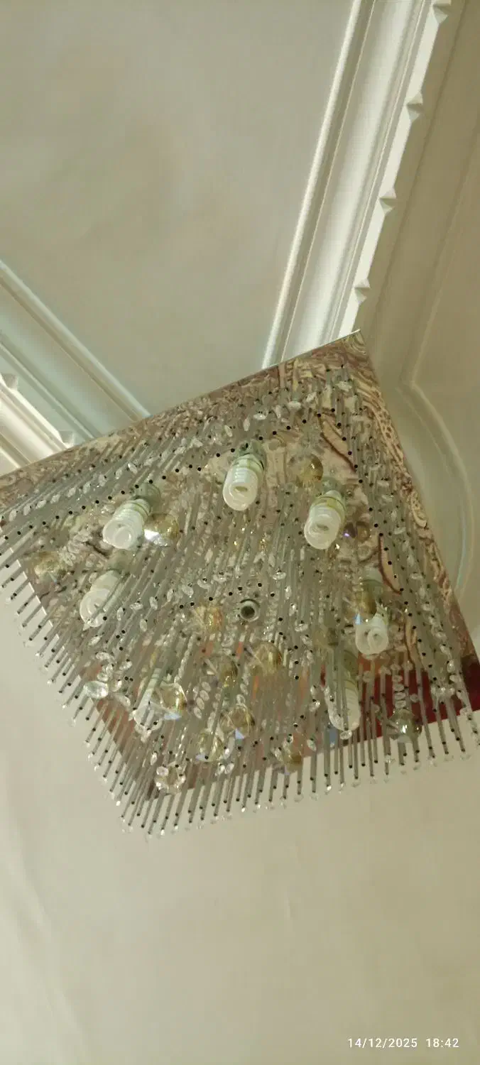 لوستر زیبا و سالم|لوستر و چراغ آویز|اصفهان, باغ زیار|دیوار