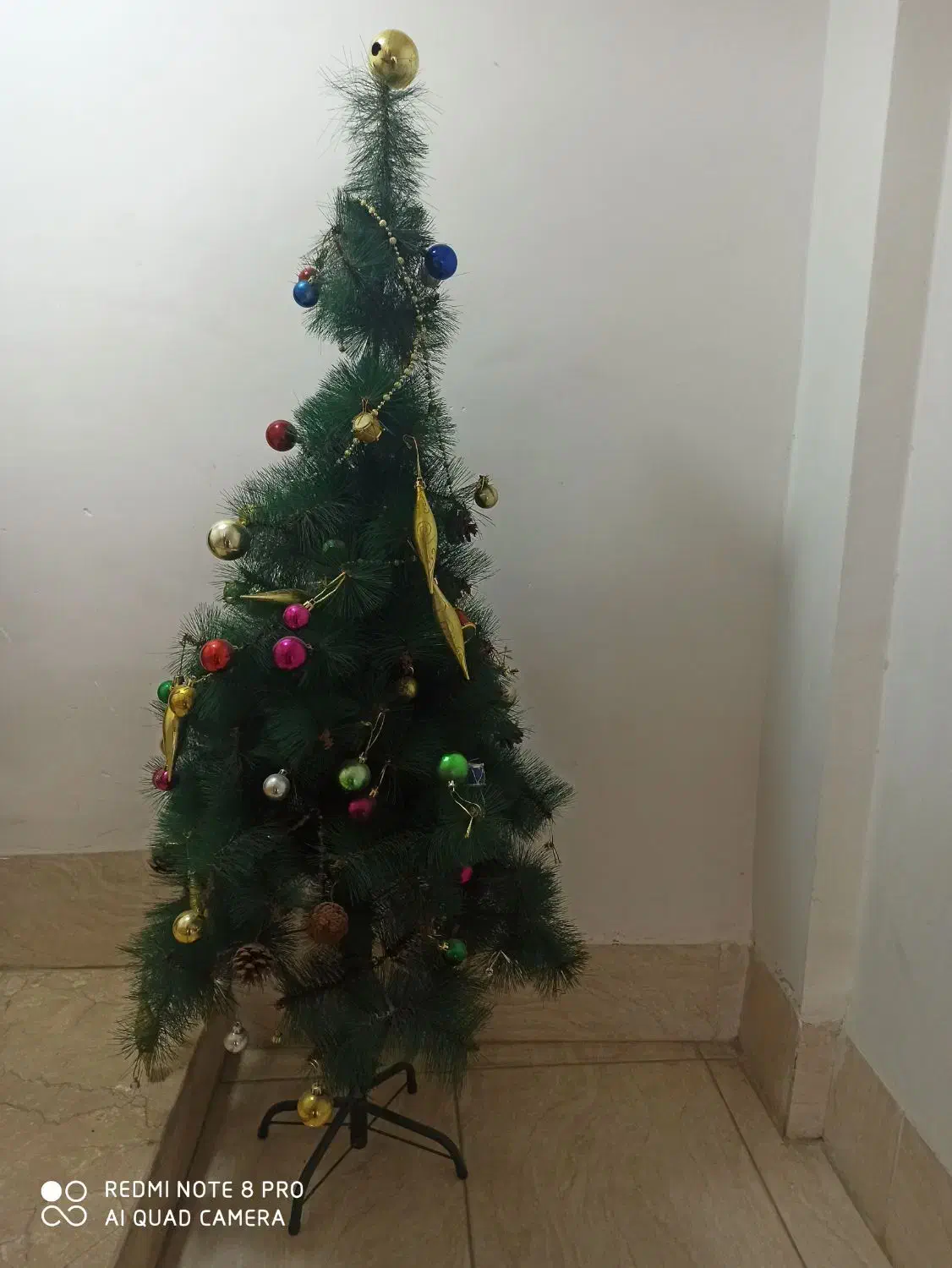 یک عدد درخت کریسمس در حدنو|گل مصنوعی|شیراز, فرگاز|دیوار