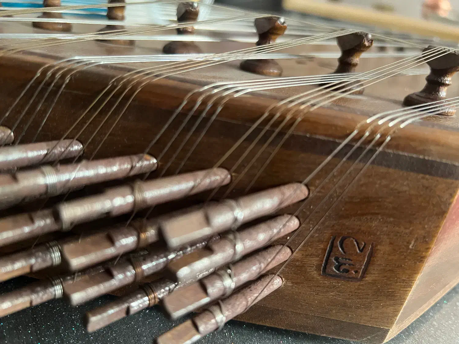 سنتور قدیمی|سازهای سنتی|رامجین, |دیوار