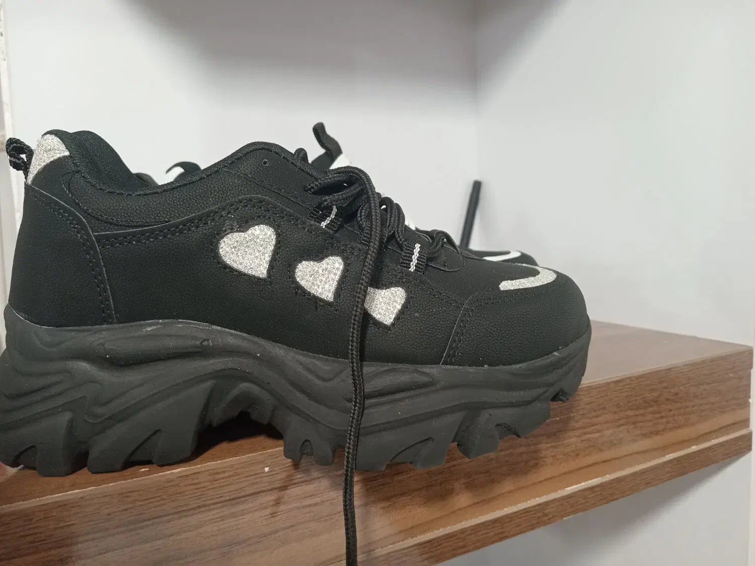 کفش نو|کیف، کفش، کمربند|سرپل ذهاب, |دیوار