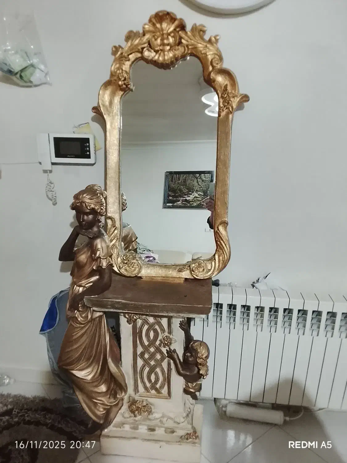 مبلمان استیل سلطنتی و آینه کنسول|مبلمان خانگی و میز عسلی|چهارباغ, |دیوار