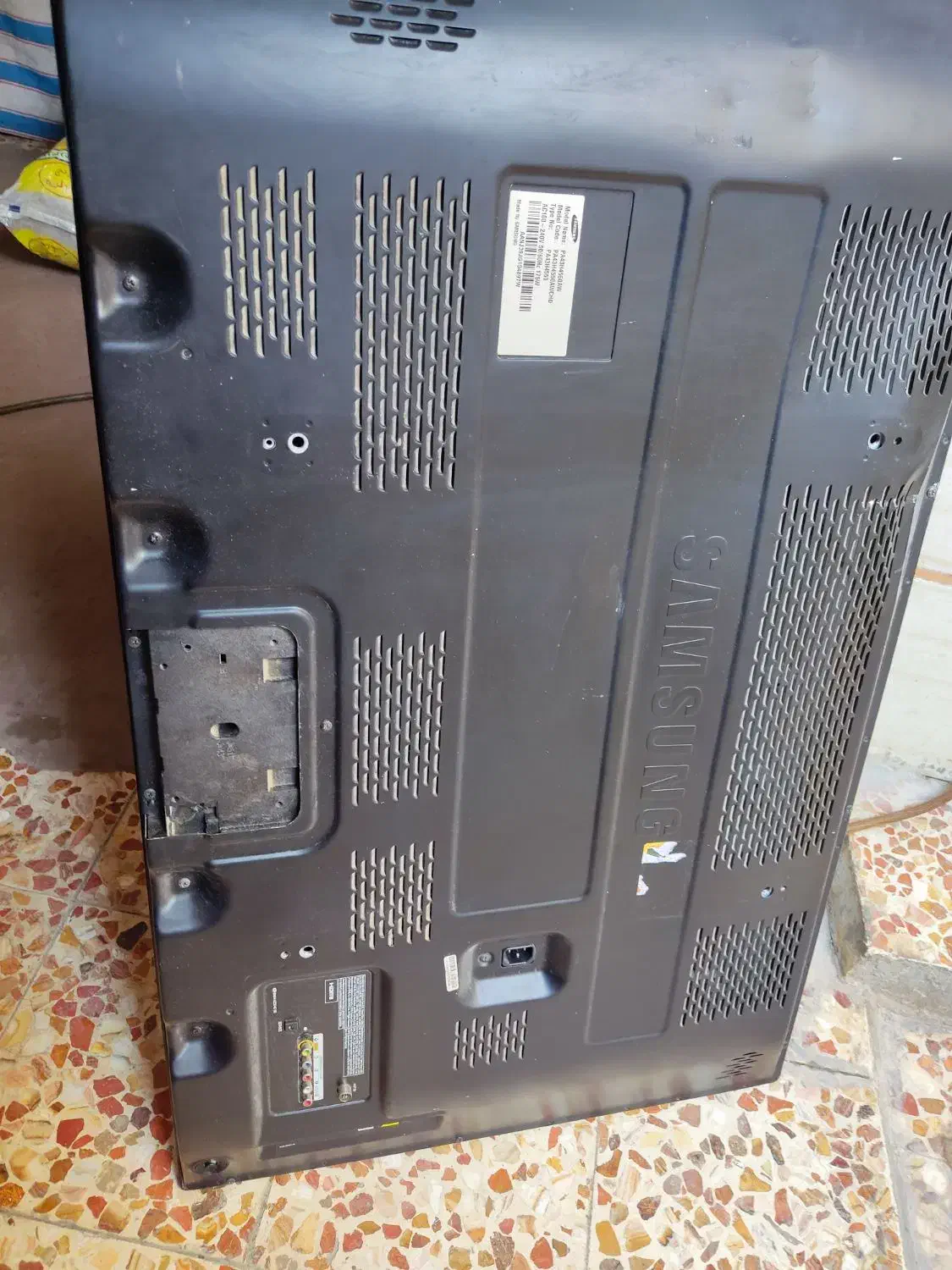 تلویزیون شیشه اش شکسته بفروش میرسه قیمت توافقی|تلویزیون و پروژکتور|ایذه, |دیوار