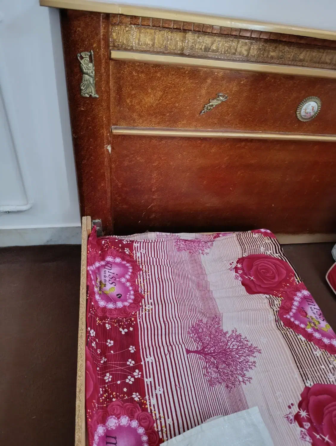 مبل وتخت|تخت و سرویس خواب|قائن, |دیوار