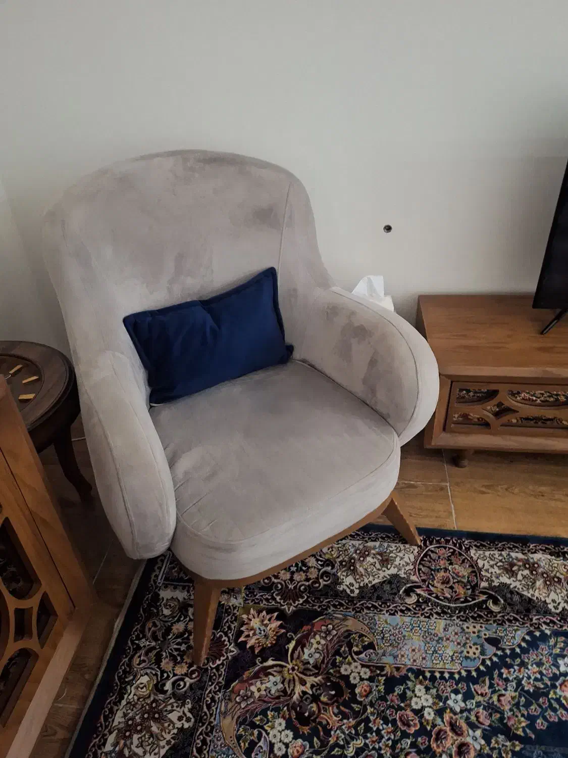 مبل ۷ نفره|مبلمان خانگی و میز عسلی|رباطکریم, مسکن مهر آبشناسان|دیوار