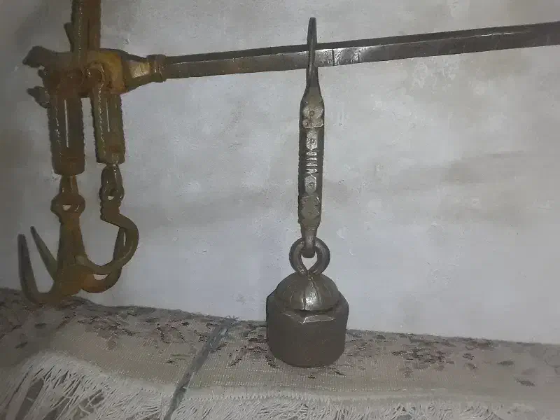 ترازو قپان|کلکسیون اشیاء عتیقه|فلاورجان, |دیوار