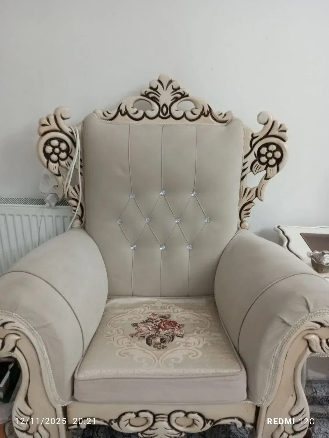 یک دست مبل 7نفره تمیز و بی ام و پارگی چوب سالم|مبلمان خانگی و میز عسلی|میان ولایت, |دیوار