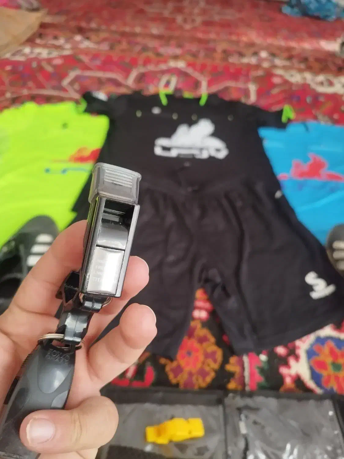 تمام لوازم مورد نیاز داوری فوتبال|تجهیزات ورزشی|گوگان, |دیوار