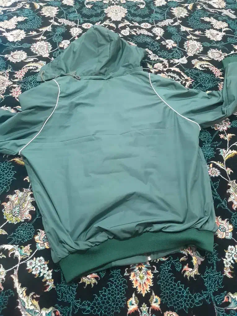 کاپشن|لباس|ازنا, |دیوار