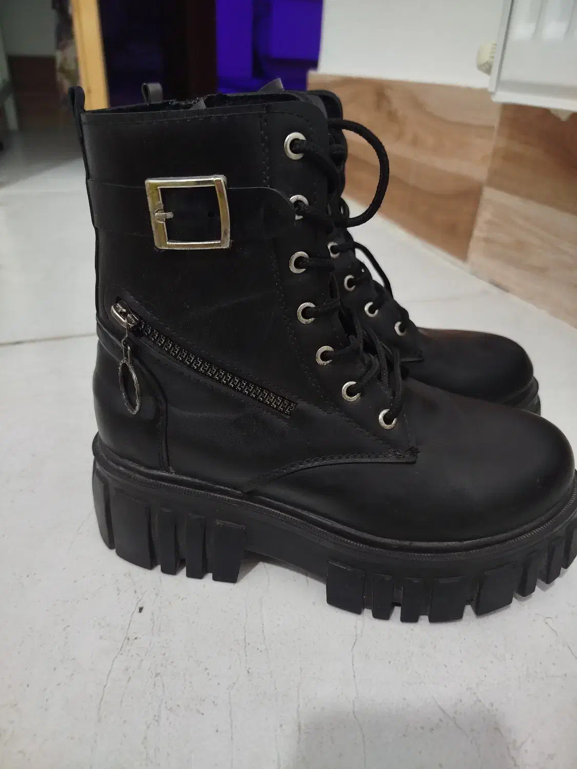 بوت و کفش نو|کیف، کفش، کمربند|باقرشهر, |دیوار