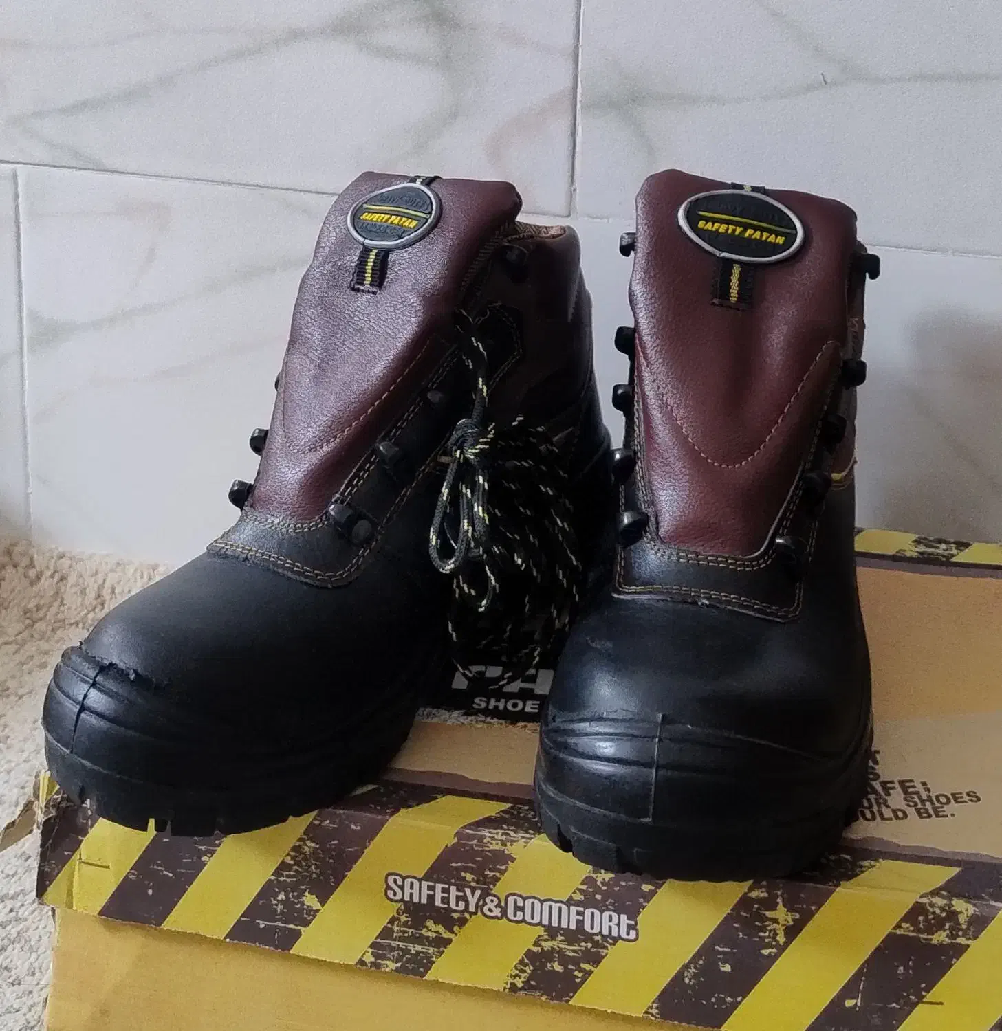 کفش ایمنی. خورموج|کیف، کفش، کمربند|خورموج, |دیوار