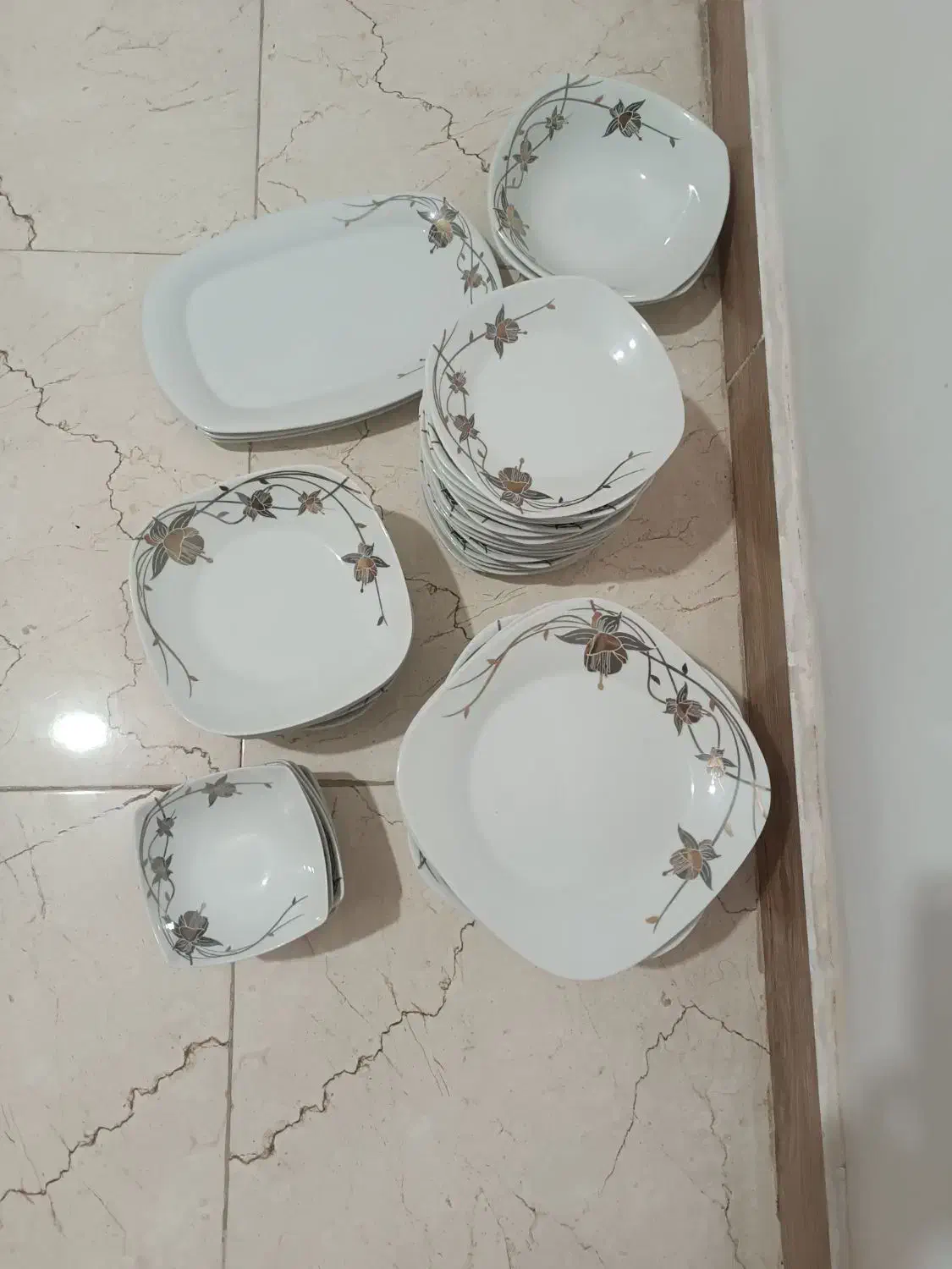 چینی ۱۸ نفره|ظروف سرو و پذیرایی|اسلامشهر, شهرک سعیدیه|دیوار