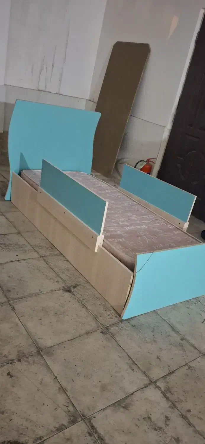 تخت دونفره و میز خاطره و تخت نوجوان|تخت و سرویس خواب|زنجان, |دیوار