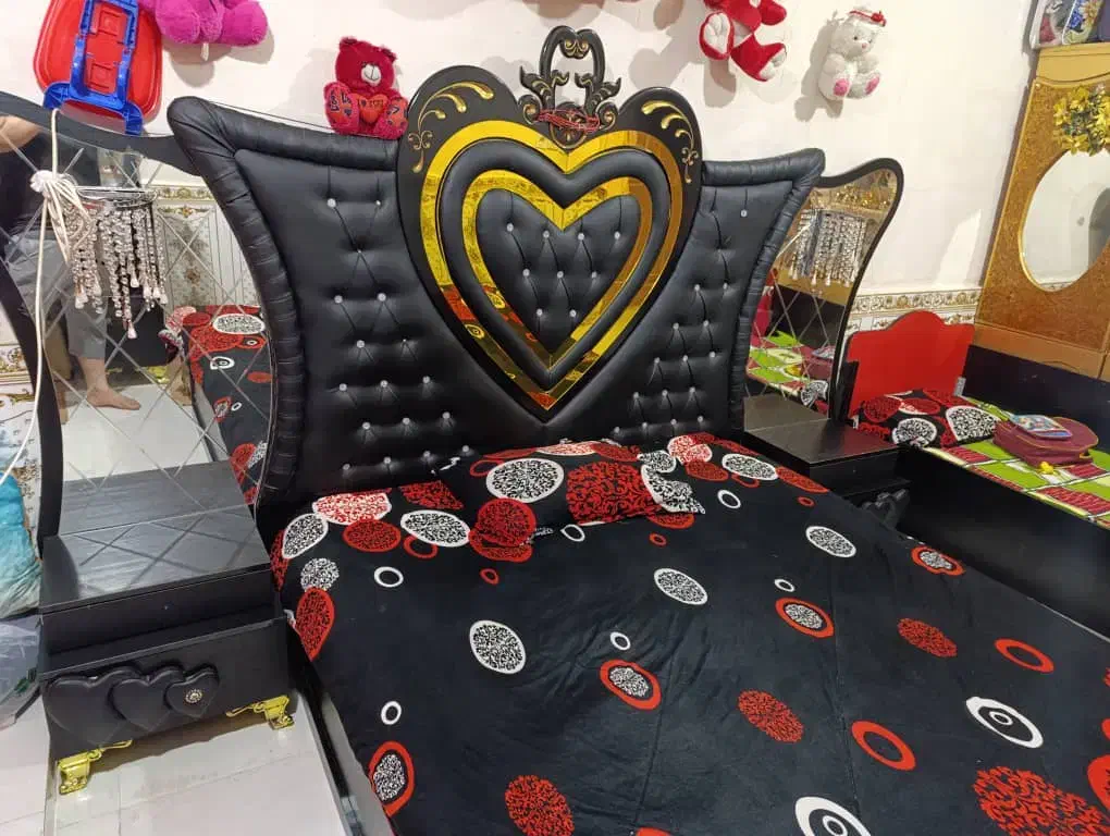 تخت دونفره طرح قلب چوبی|تخت و سرویس خواب|بندر ماهشهر, |دیوار