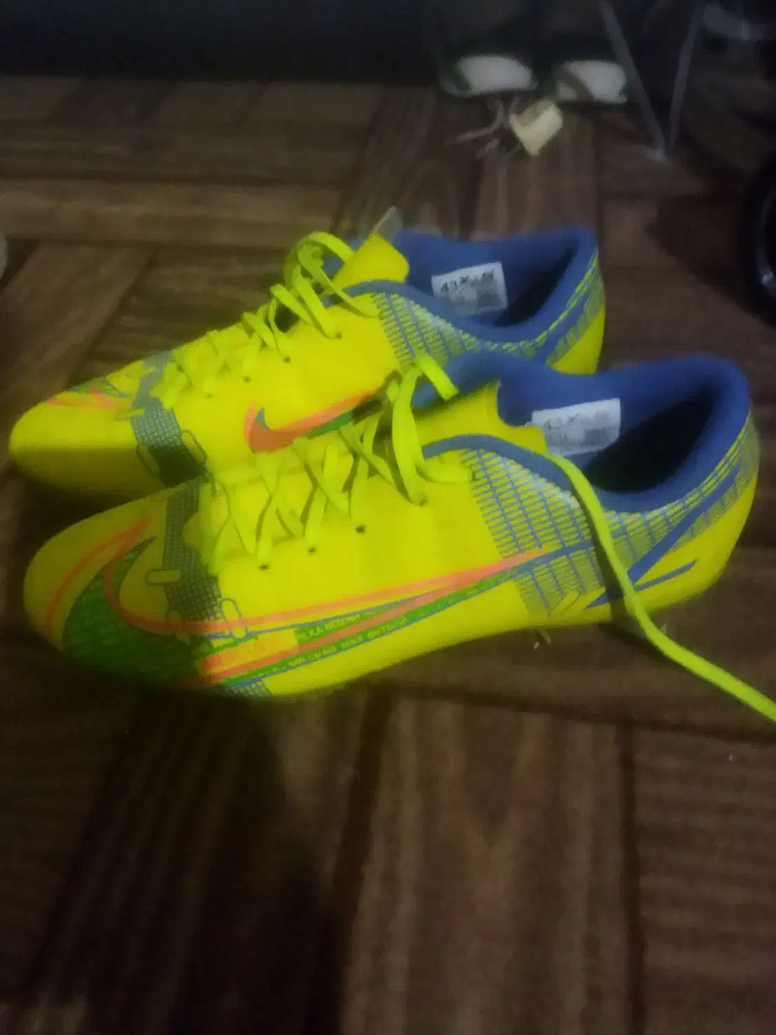 کفش ورزشی|تجهیزات ورزشی|دوگنبدان, |دیوار