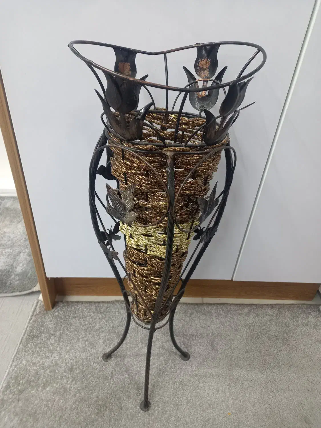 گلدان فلزی|گل مصنوعی|میانه, |دیوار