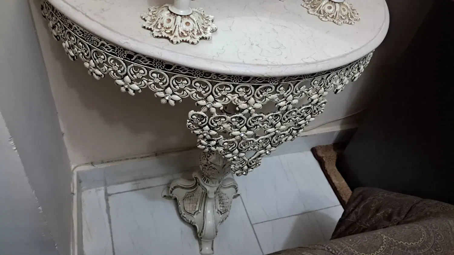 آینه و شمعدان|آینه|رشت, امین الضرب|دیوار