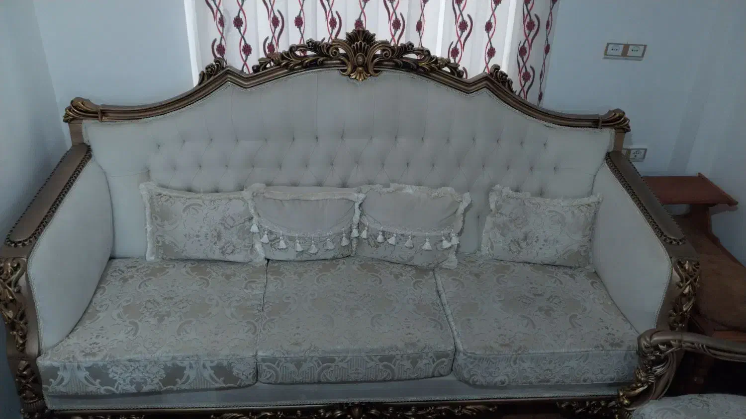 مبل سلطنتی مجلل و نو|مبلمان خانگی و میز عسلی|ماسال, |دیوار