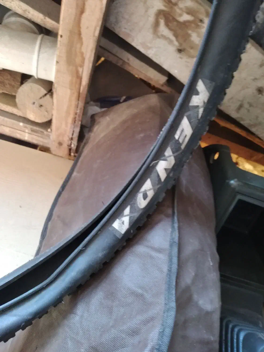 لاستیک دوچرخه|دوچرخه، اسکیت، اسکوتر|رشت, دخانیات|دیوار