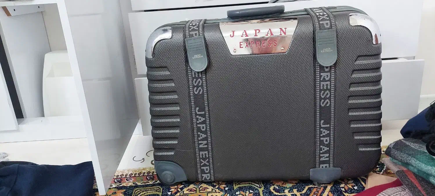 چمدان لباس|کیف، کفش، کمربند|سبزوار, قصبه غربی|دیوار