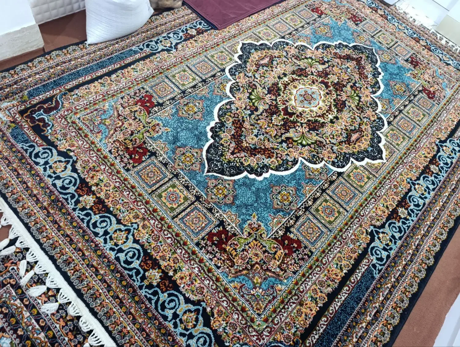 دوعددفرش نه متری بایه عدد شش متری مثل هم|فرش|آق قلا, |دیوار