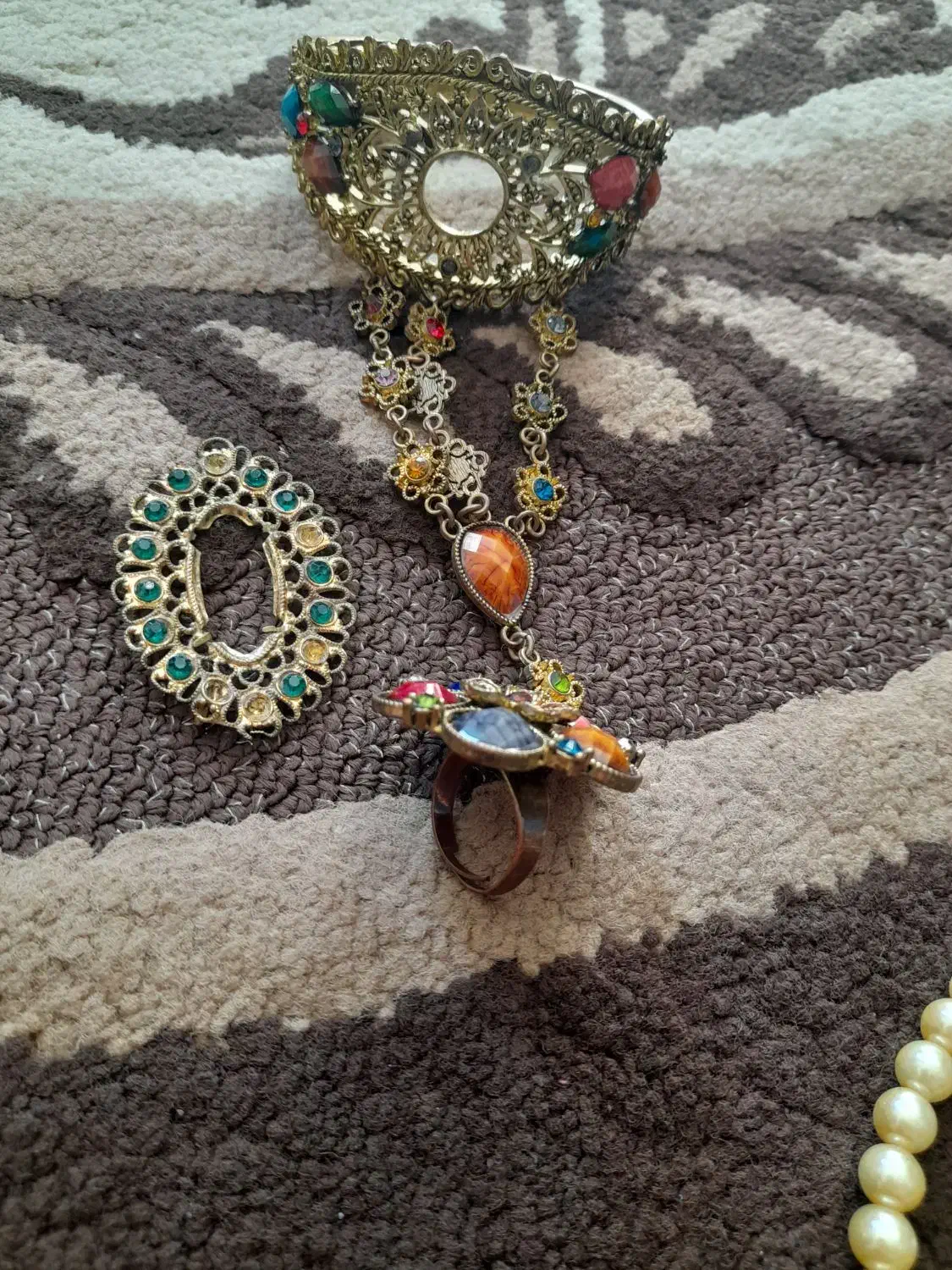 تعدای سکه قدیمی|کلکسیون اشیاء عتیقه|بافت, |دیوار