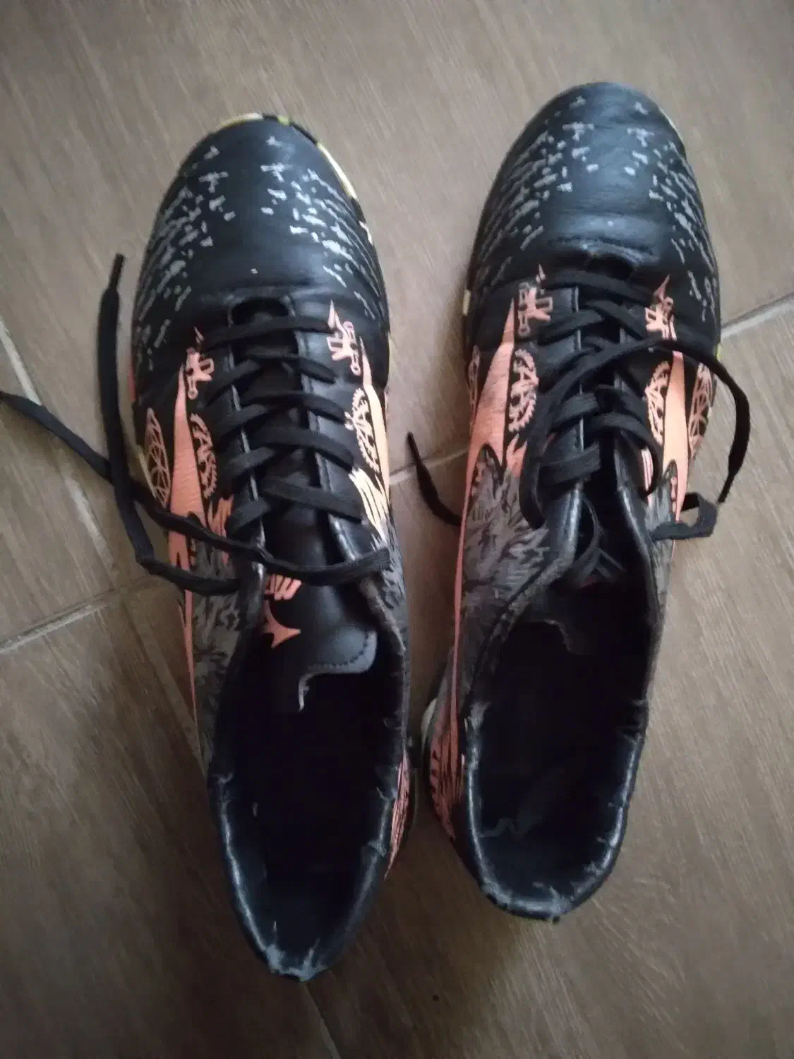 کفش فوتسال و چمن مصنوعی|تجهیزات ورزشی|سقز, |دیوار