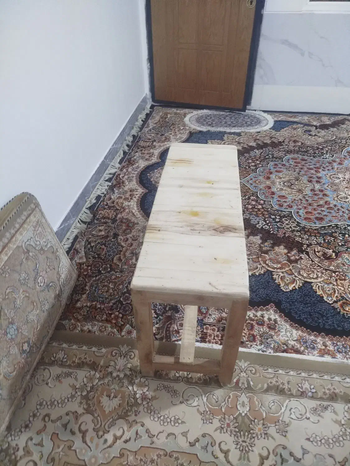 نیمکت|صندلی و نیمکت|قم, ولیعصر|دیوار