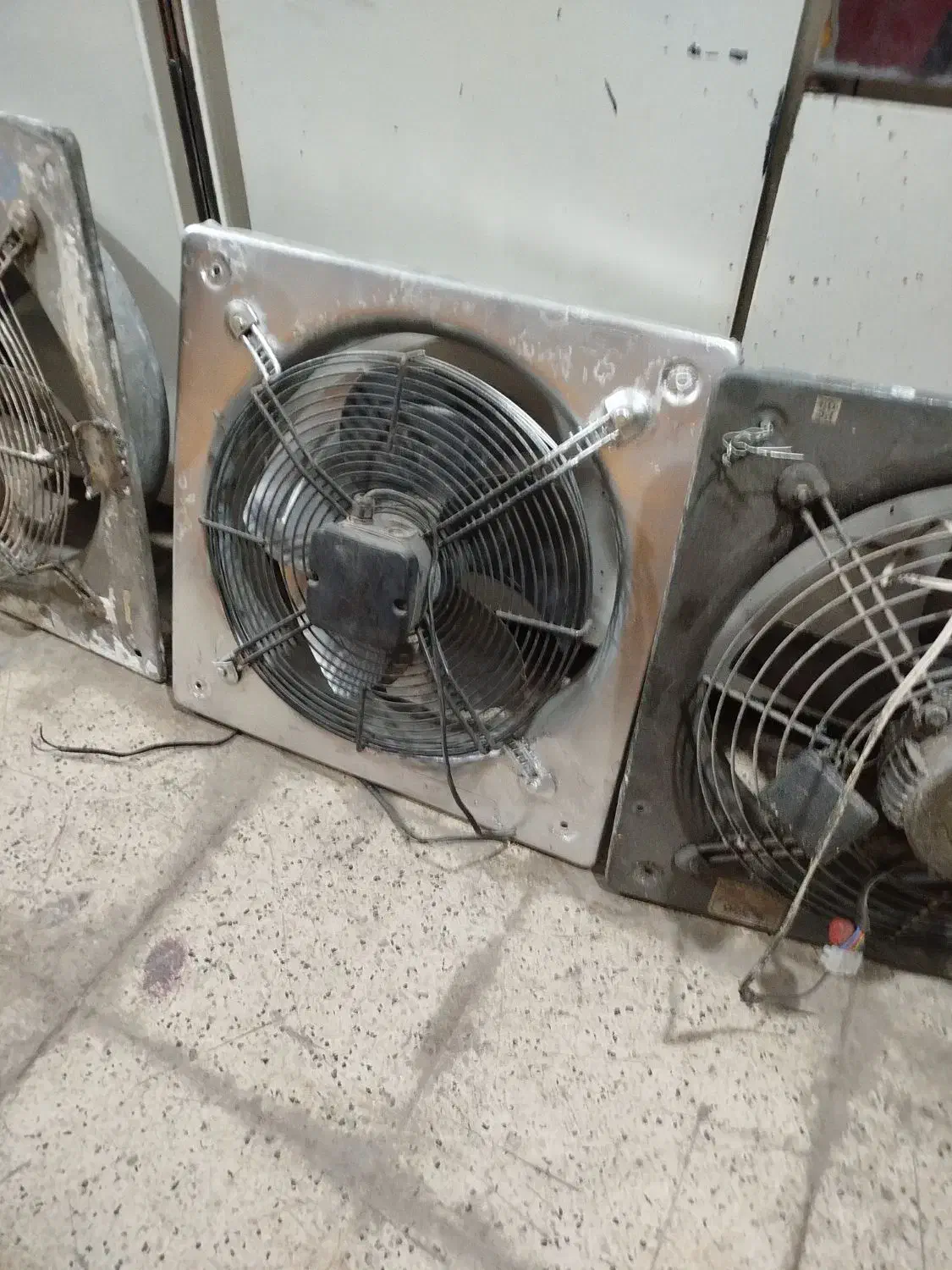 تعدادی فن هواکش|پنکه و تصفیه‌کنندهٔ هوا|نیشابور, رحمت آباد|دیوار