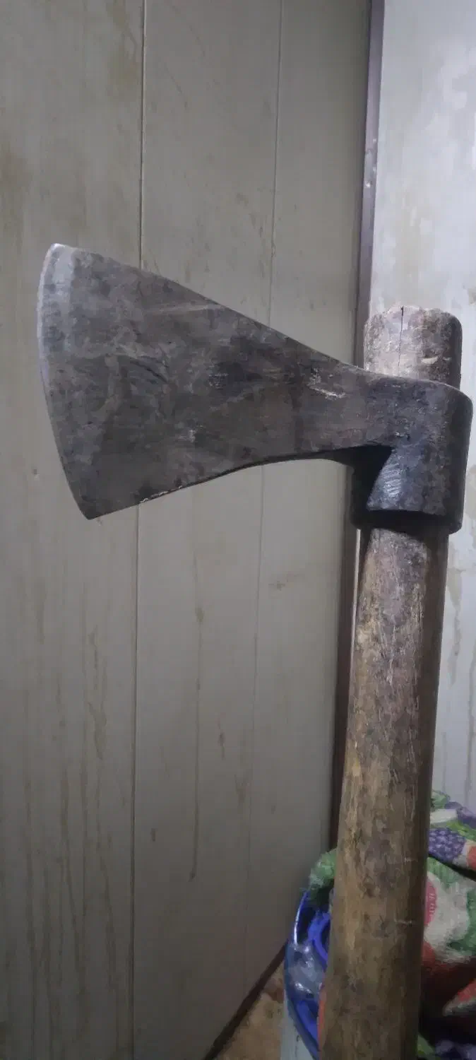 یک عدد تبر قیمت یک ملیون و ششصد|کوهنوردی و کمپینگ|گرگان, |دیوار