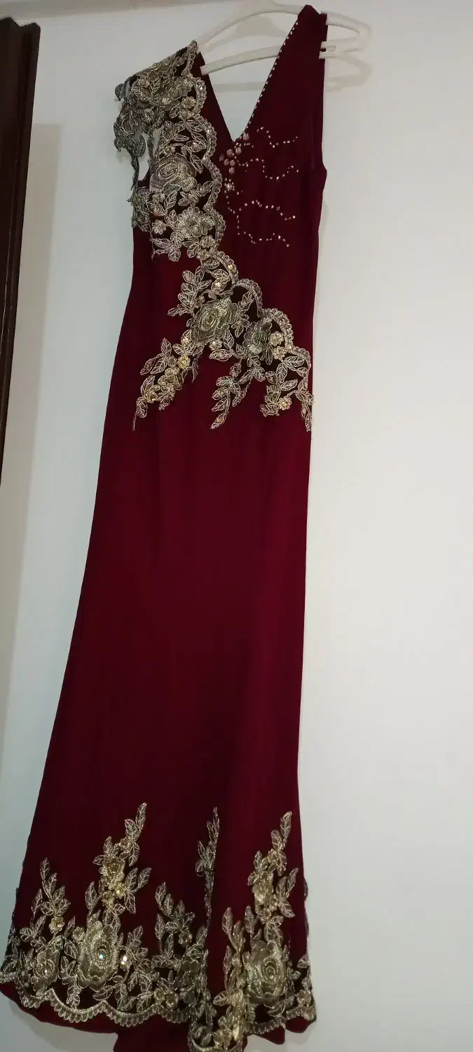 لباس مجلسی|لباس|صومعه‌سرا, |دیوار