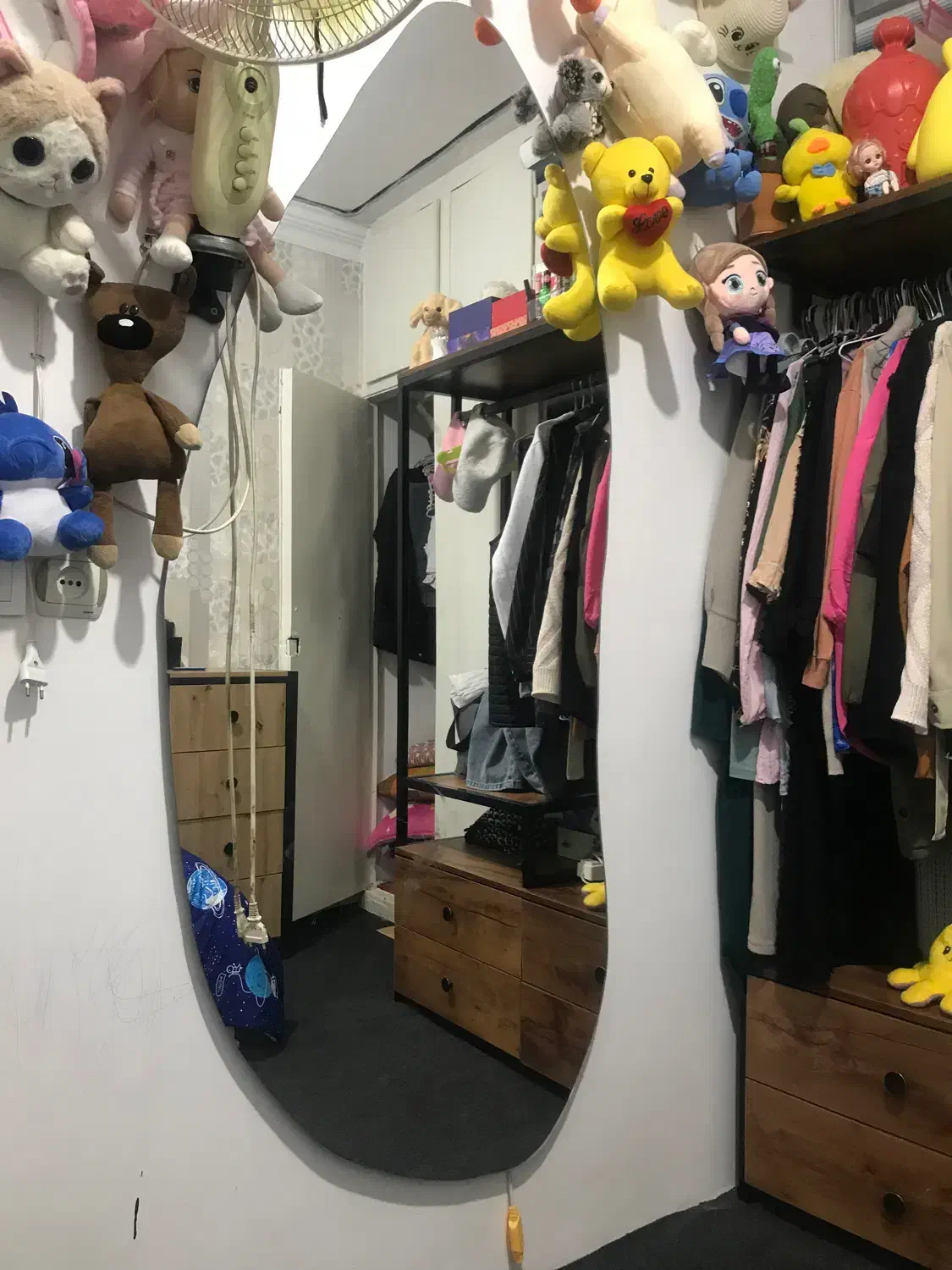 اینه دفرمه|آینه|گرگان, |دیوار