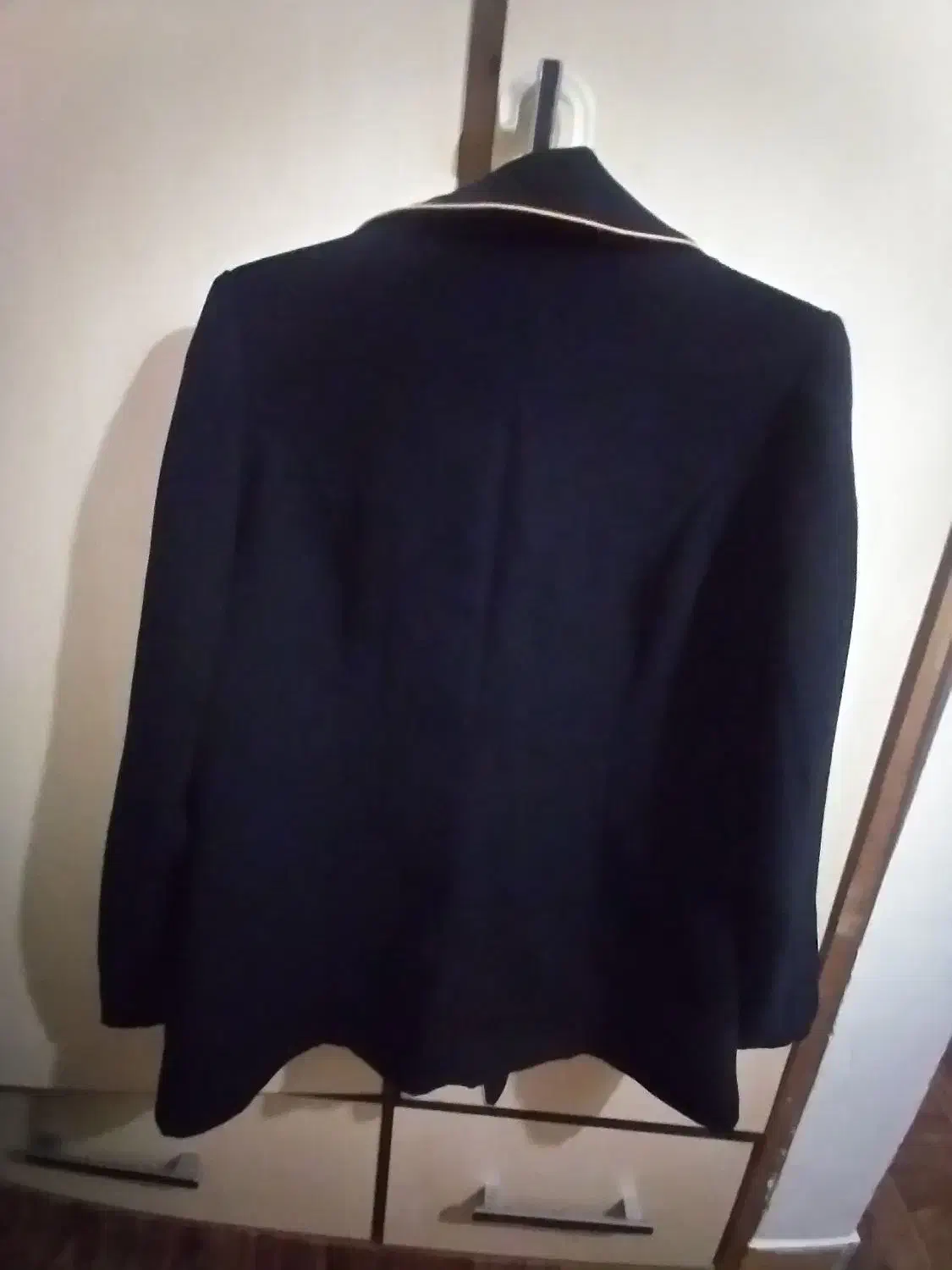 مانتو کتی|لباس|رشت, آب و برق|دیوار