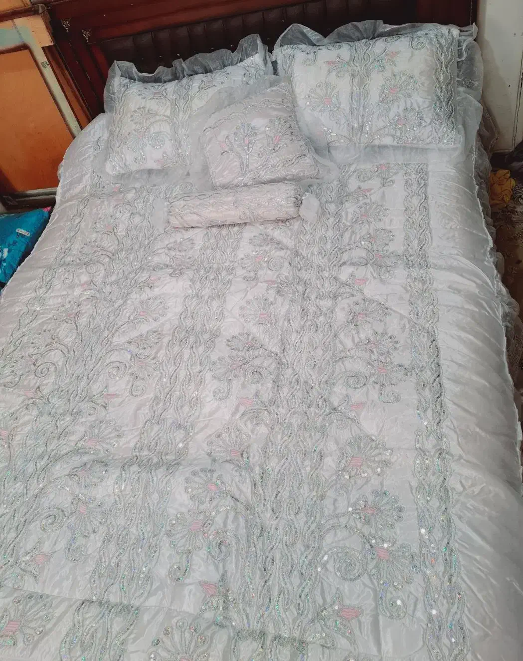 روتختی عروس تماما منجوق دوزی سفید|سرویس روتختی|سمنان, |دیوار